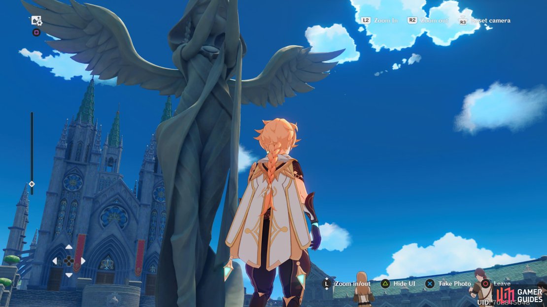 The Traveler finding the Green Fellow at the statue in the plaza.