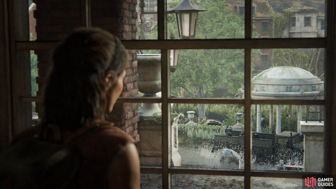Tess sees a group of soldiers arriving at the building.