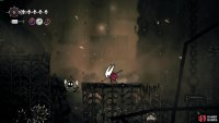 Enter the main vertical room and procced up and left via the swinging blades and bird enemy platforms. Image via Gamer Guides / Team Cherry.